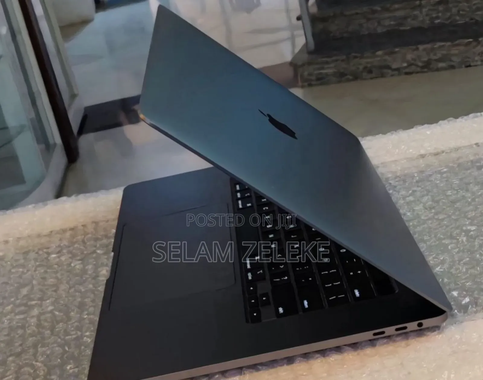 New Laptop Apple MacBook Pro 2019 16GB Intel Core i7 SSD 512GB