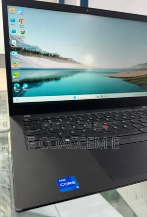 New Laptop Lenovo 8GB Intel Core i5 SSD 512GB