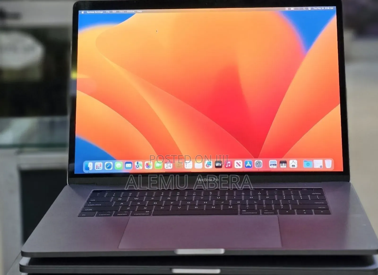New Laptop Apple MacBook Pro 2017 16GB Intel Core i7 SSD 512GB