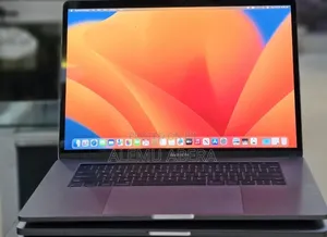 New Laptop Apple MacBook Pro 2017 16GB Intel Core i7 SSD 512GB