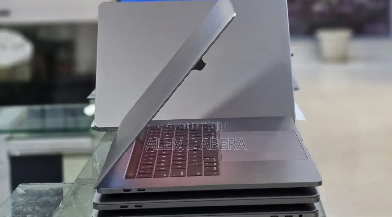 New Laptop Apple MacBook Pro 2017 16GB Intel Core i7 SSD 512GB