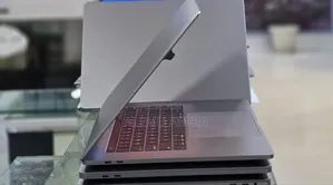 New Laptop Apple MacBook Pro 2017 16GB Intel Core i7 SSD 512GB