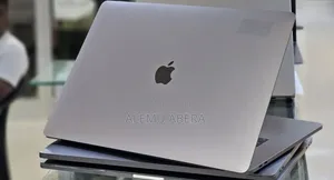 New Laptop Apple MacBook Pro 2017 16GB Intel Core i7 SSD 512GB