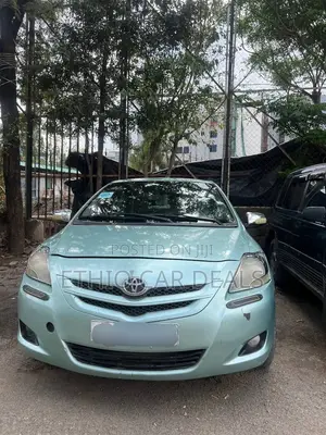 Toyota Yaris 2010 Green