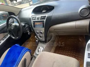 Toyota Yaris 2010 Green