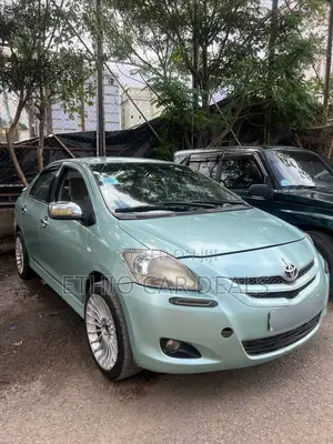 Toyota Yaris 2010 Green