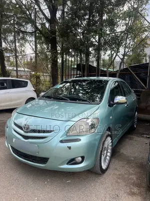 Toyota Yaris 2010 Green