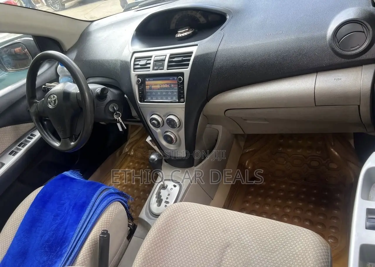 Toyota Yaris 2010 Green