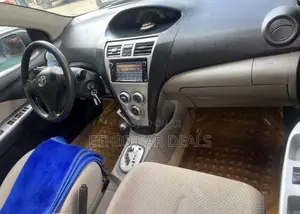 Toyota Yaris 2010 Green