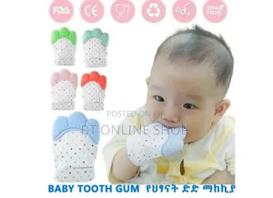 Baby Glove With Nibbler የድድ ማከኪያ