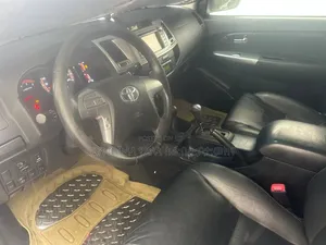 Toyota Hilux 2015 Gold