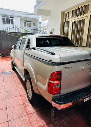 Toyota Hilux 2015 Gold