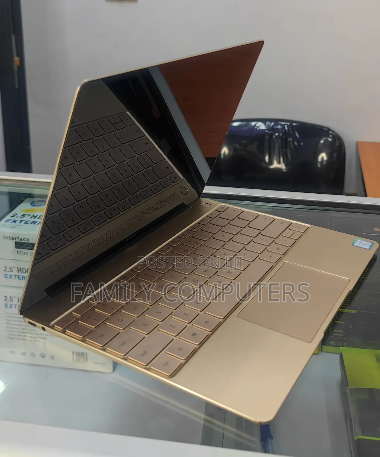 New Laptop Huawei MateBook 13 WRT-W19E 8GB Intel Core i7 SSD 256GB