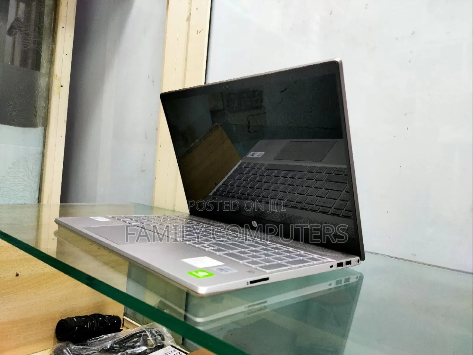 New Laptop HP Pavilion 15 8GB Intel Core i5 SSD 256GB