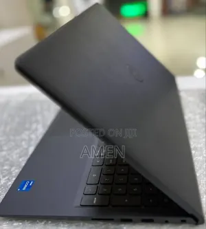 New Laptop Dell Vostro 3520 8GB Intel Core i5 HDD 1T