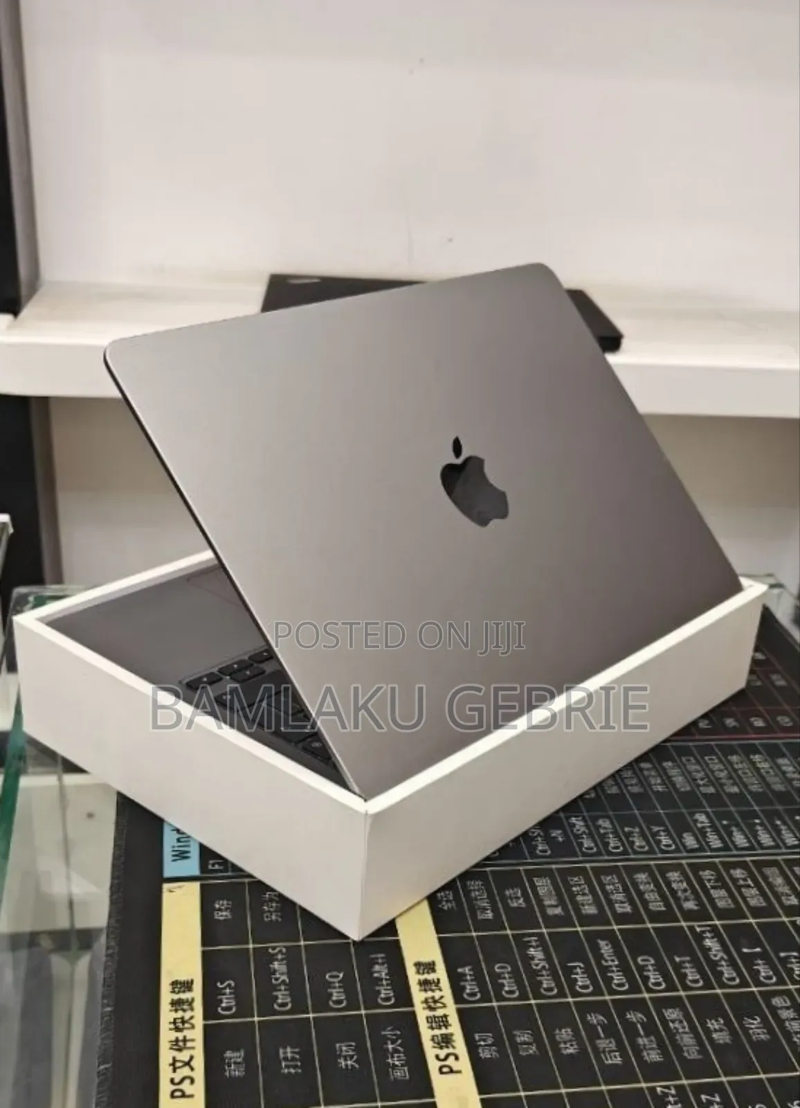 New Laptop Apple MacBook Air 2022 M2 8GB Apple M2 SSD 512GB