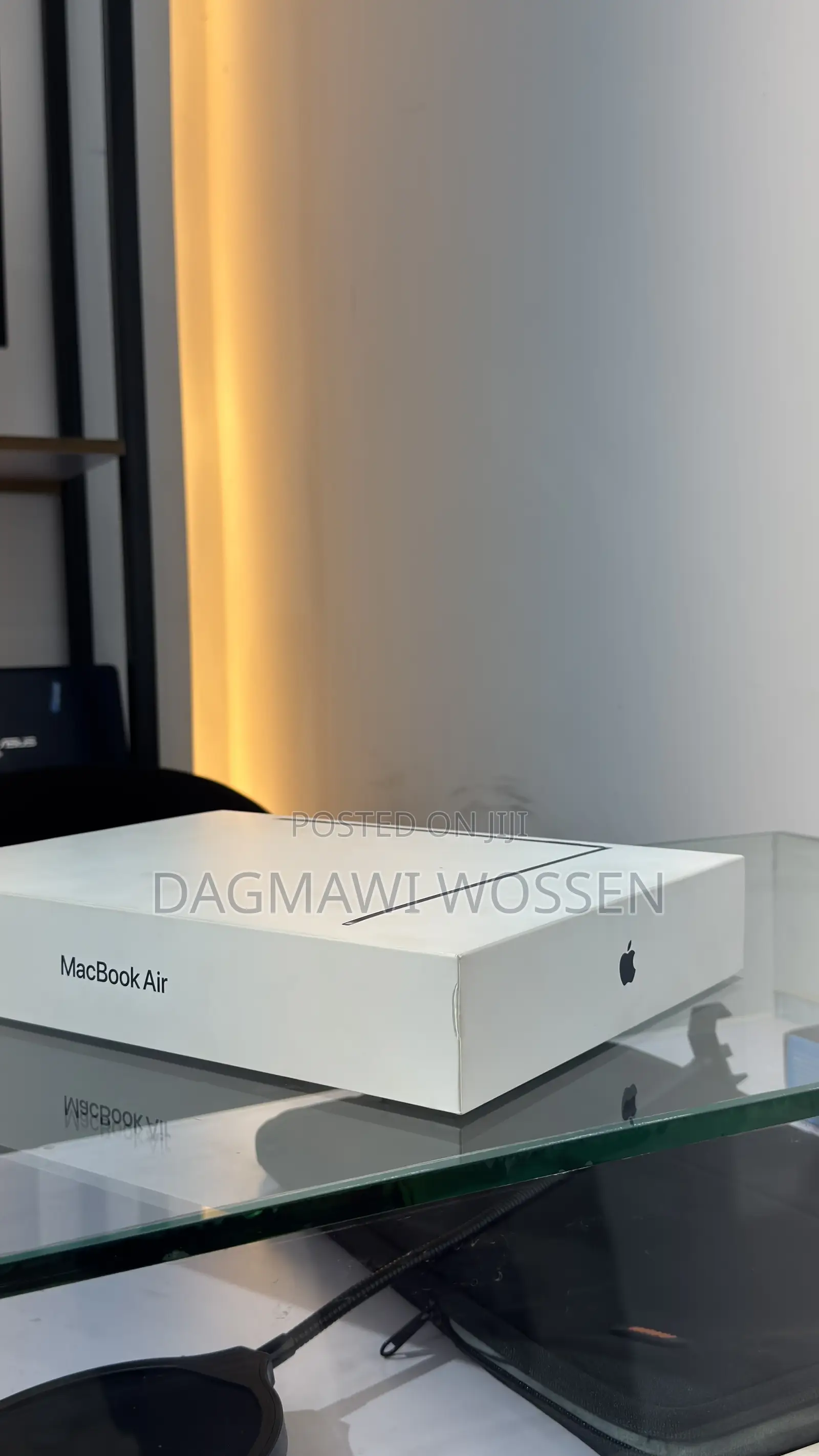 New Laptop Apple MacBook Air 2025 M4 13-inch 16GB Apple M4 SSD 256GB