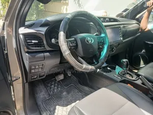 Toyota Hilux 2021 Gray