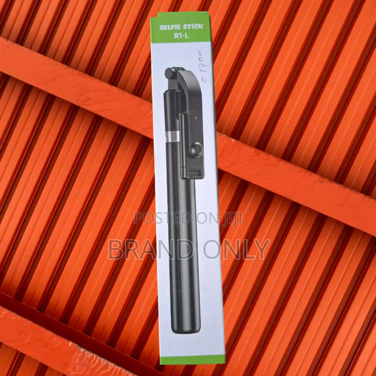 R1-L Sleek Minimalist Selfie Tripod