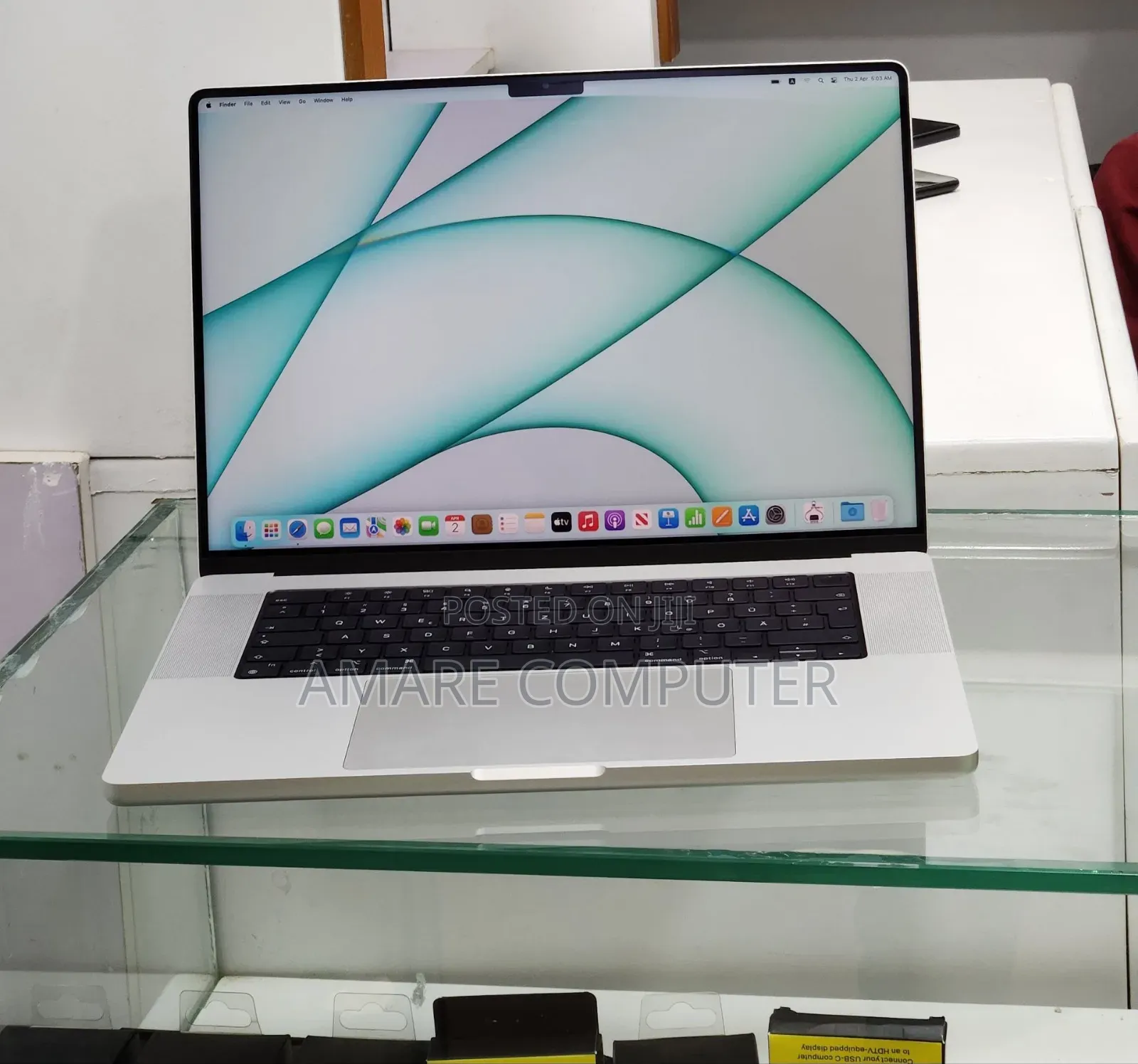 New Laptop Apple MacBook Pro M1 16GB Apple M1 Pro SSD 512GB
