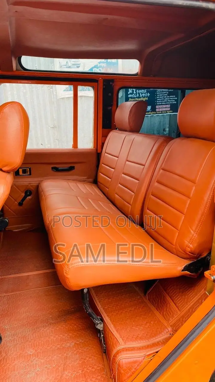 Land Rover Defender 1990 Orange