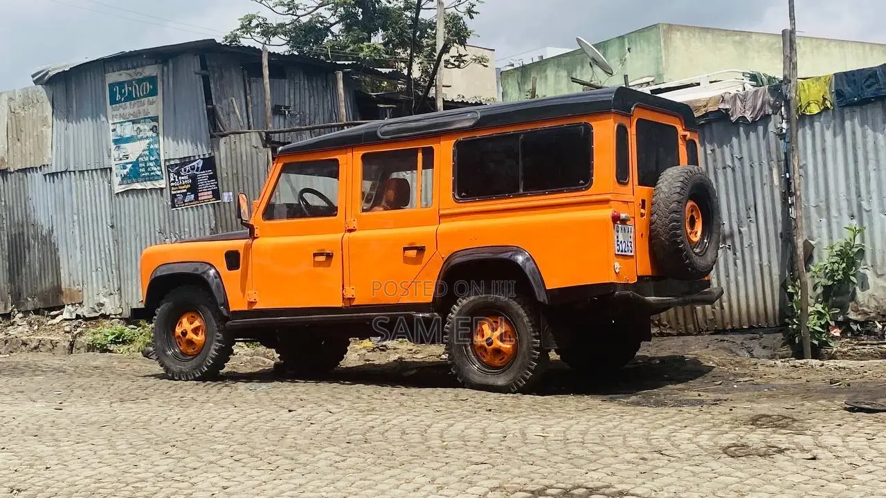 Land Rover Defender 1990 Orange