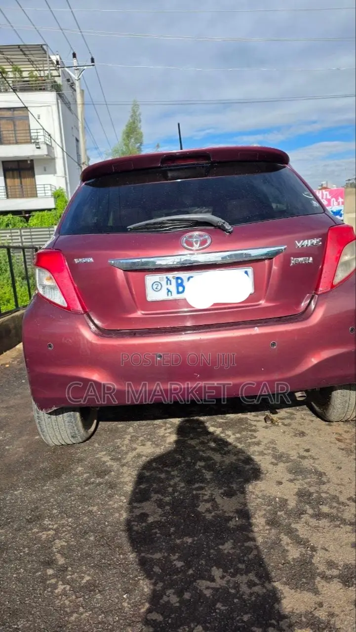 Toyota Yaris LE Hatchback 3dr 2012 Burgundy