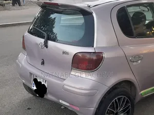 Toyota Vitz 2002 Silver