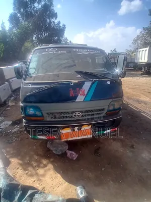 Toyota HiAce 1999 Black
