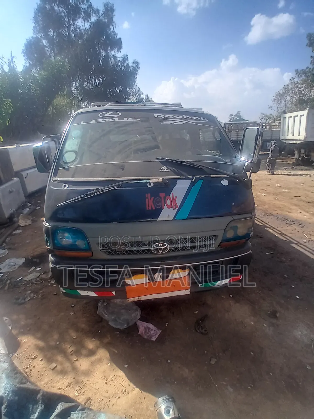 Toyota HiAce 1999 Black