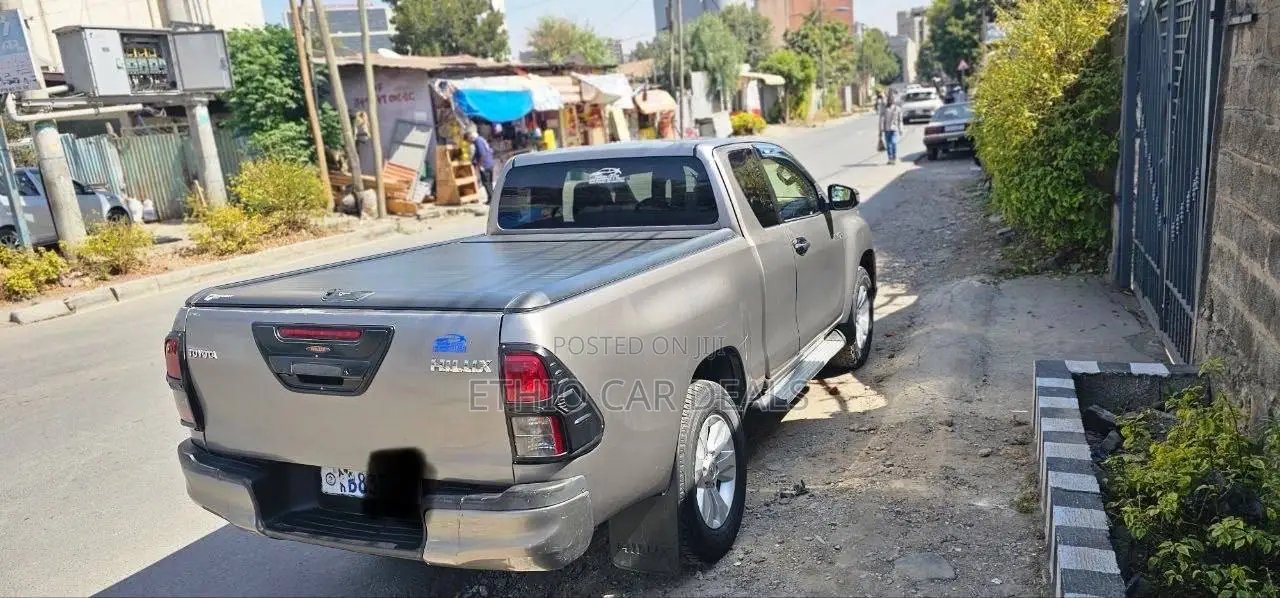 Toyota Hilux 2020 Gold