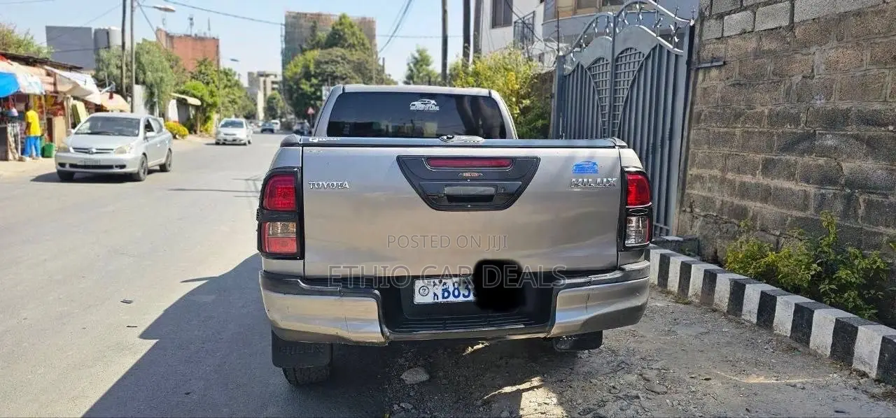 Toyota Hilux 2020 Gold