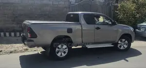 Toyota Hilux 2020 Gold