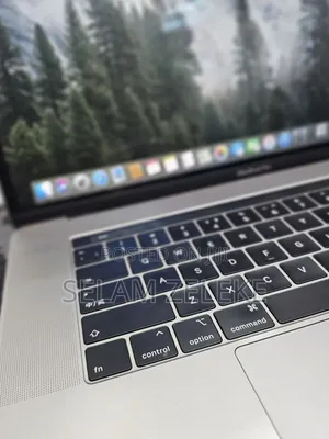 New Laptop Apple MacBook 16GB Intel Core i9 SSD 512GB