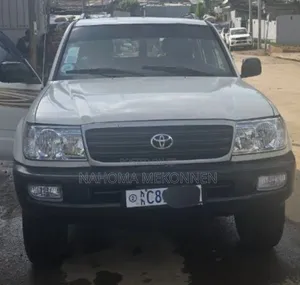 Toyota Land Cruiser 2004 White