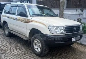Toyota Land Cruiser 2004 White