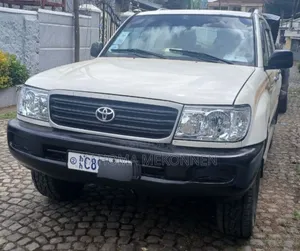 Toyota Land Cruiser 2004 White
