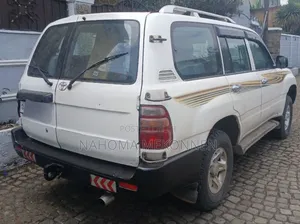 Toyota Land Cruiser 2004 White