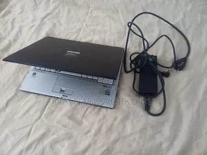 Laptop Fujitsu Lifebook S7220 2GB Intel Core 2 Duo SSD 140GB