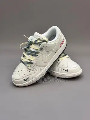 Torshen Supreme X Nike Sb Dunk Low Sneaker