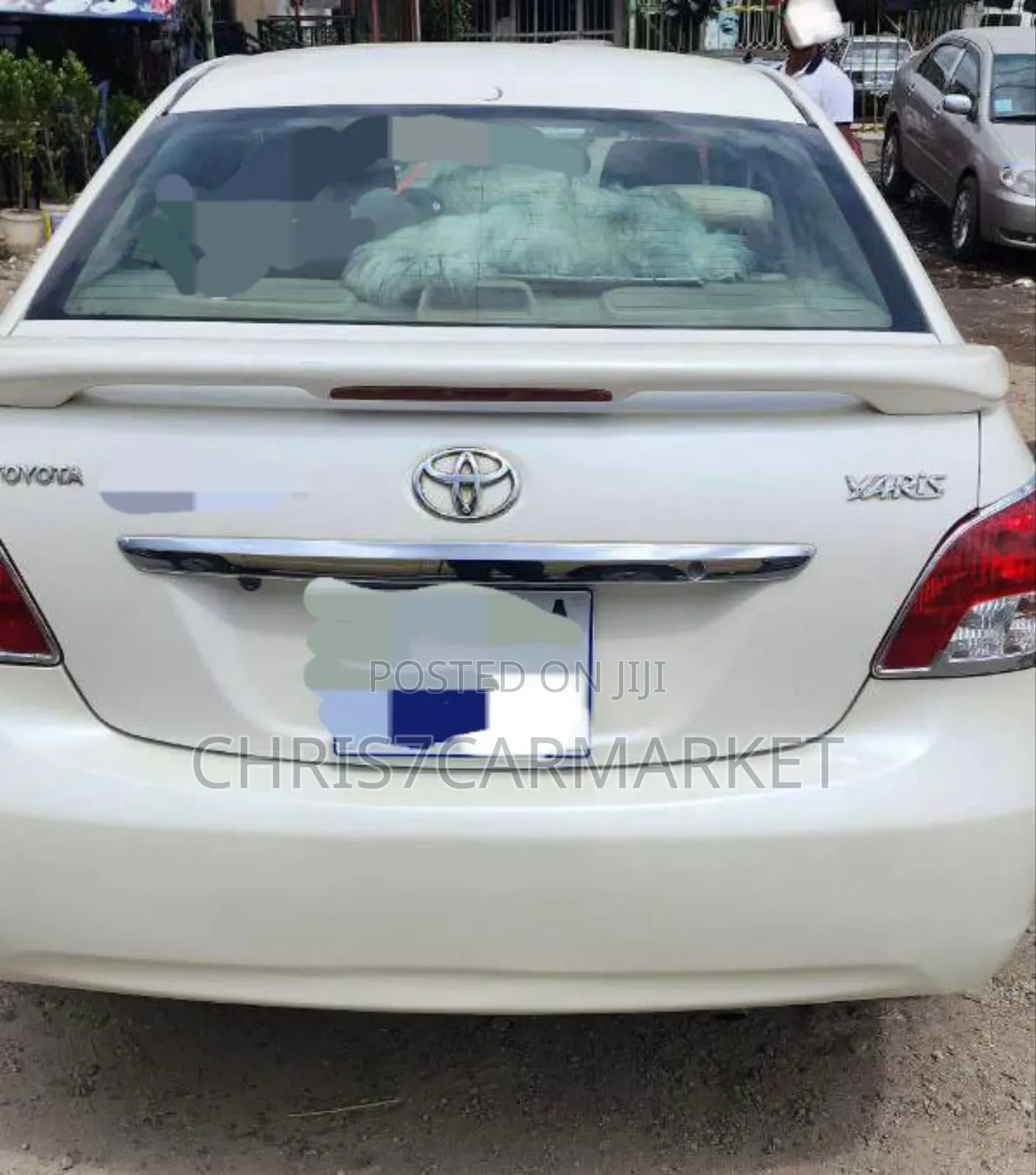 Toyota Yaris Base Sedan 4dr 2011 White