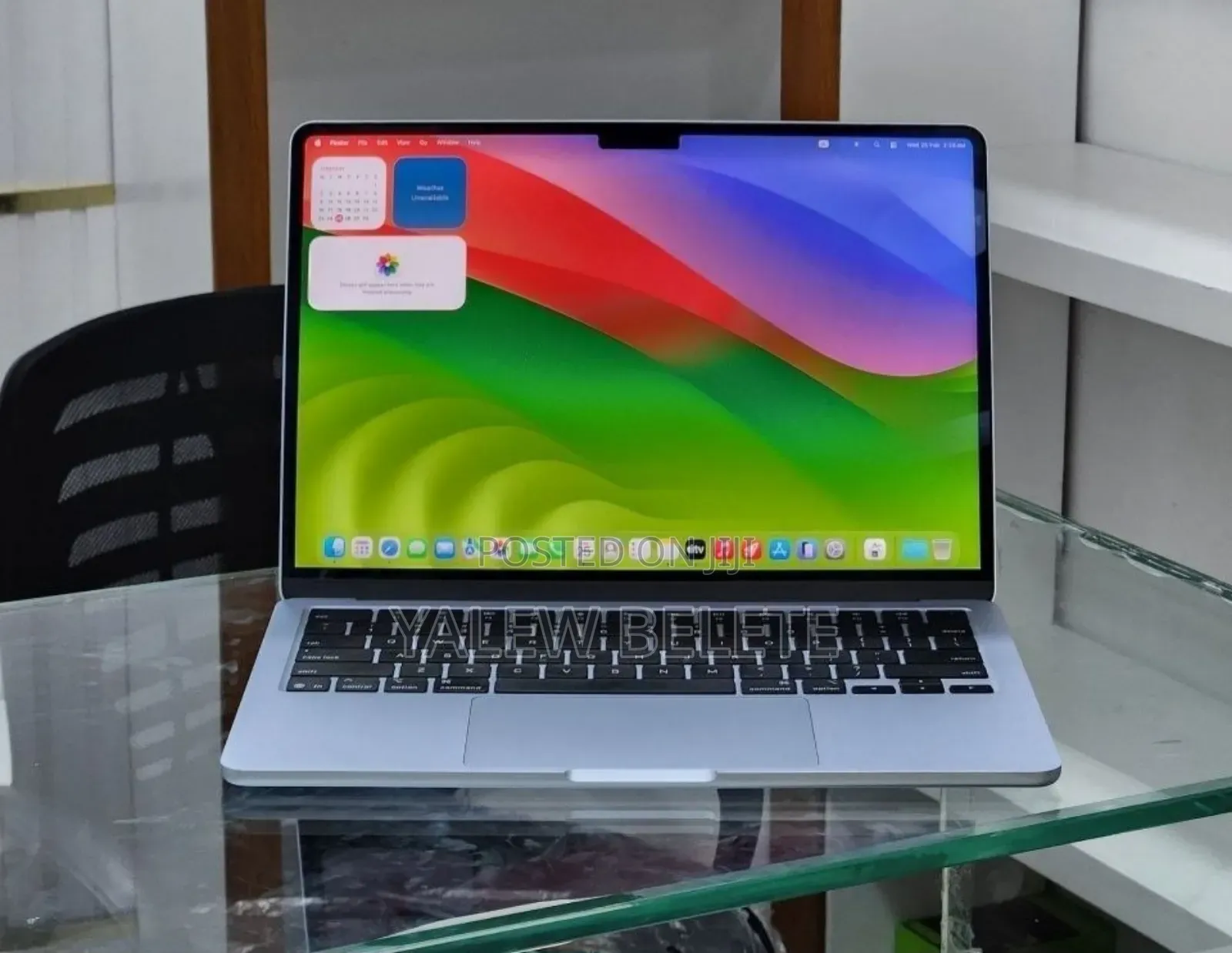 New Laptop Apple MacBook Air 2025 M4 13-inch 16GB Apple M4 SSD 256GB