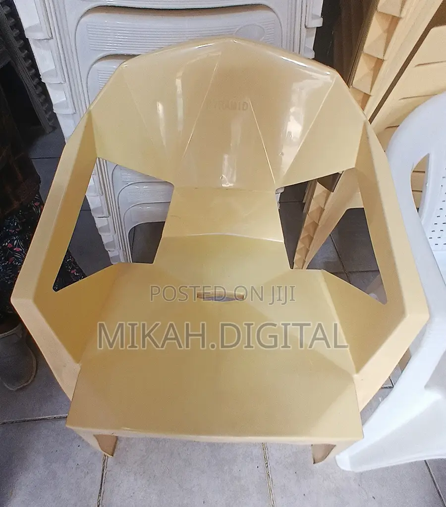 Plastic Chairs With Hand Rest | የእጅ መደገፊያ ያላቸው ፕላስቲክ ወንበሮች
