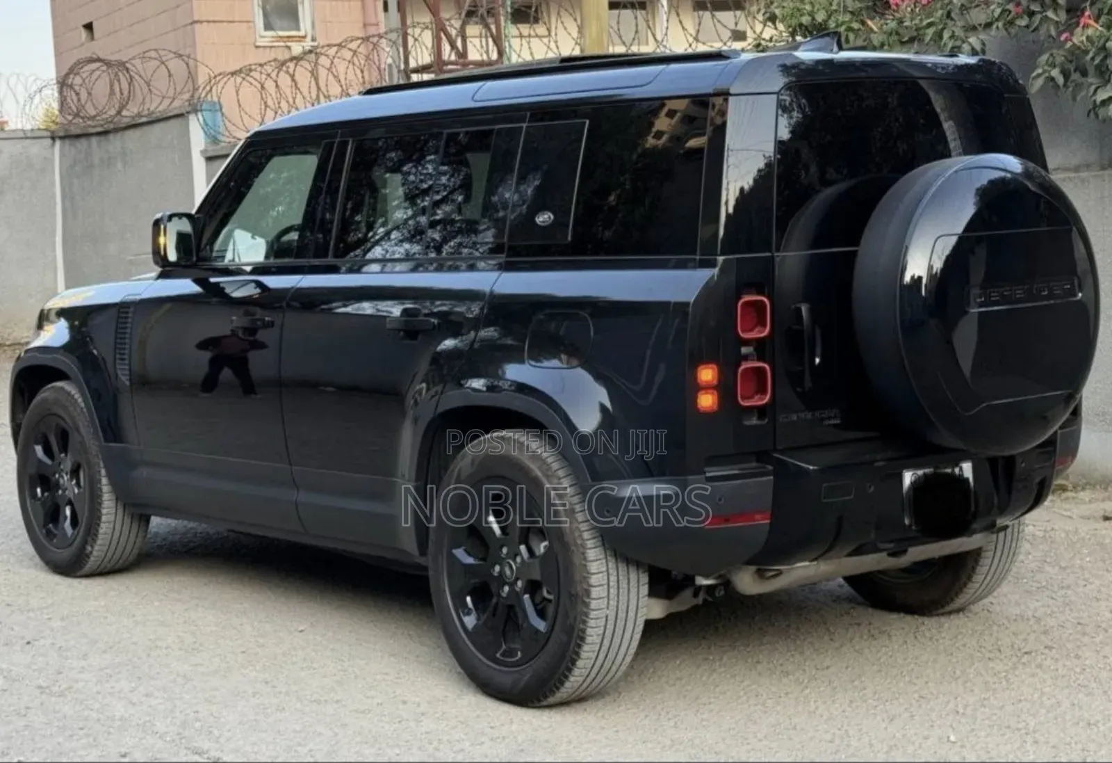Land Rover Defender 2025 Matt Black