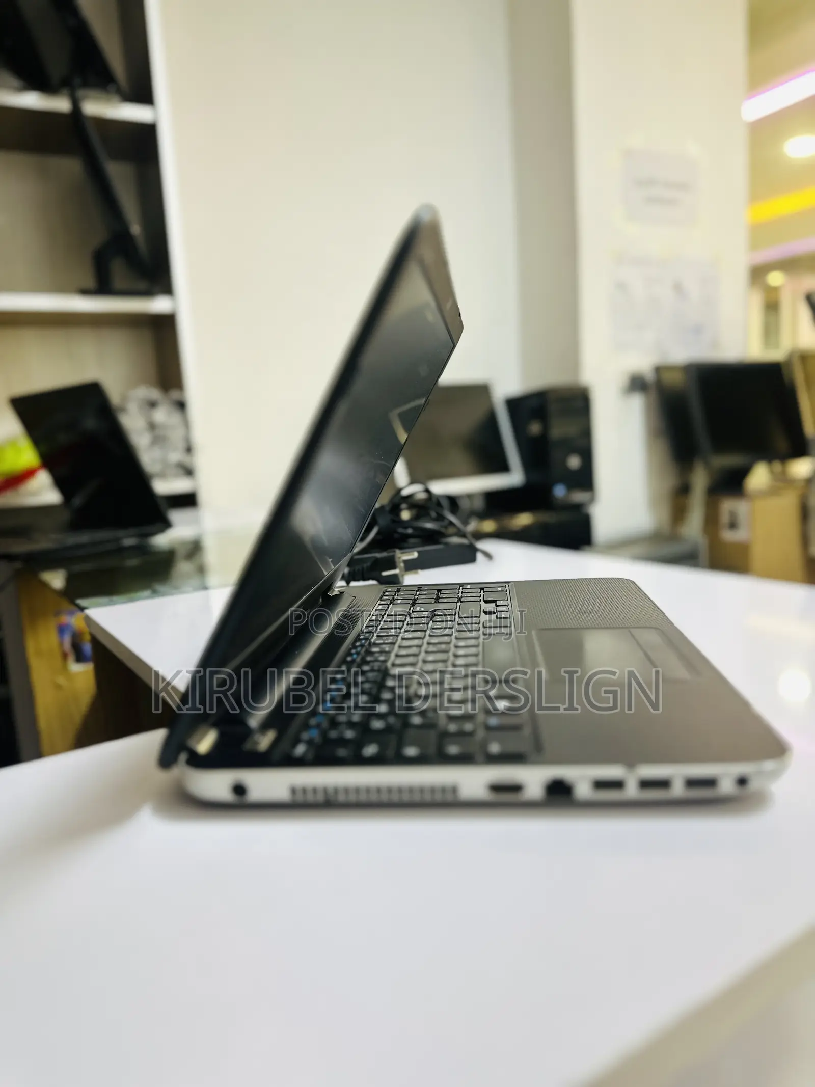Laptop Dell Vostro 3750 8GB Intel Core i3 HDD 256GB