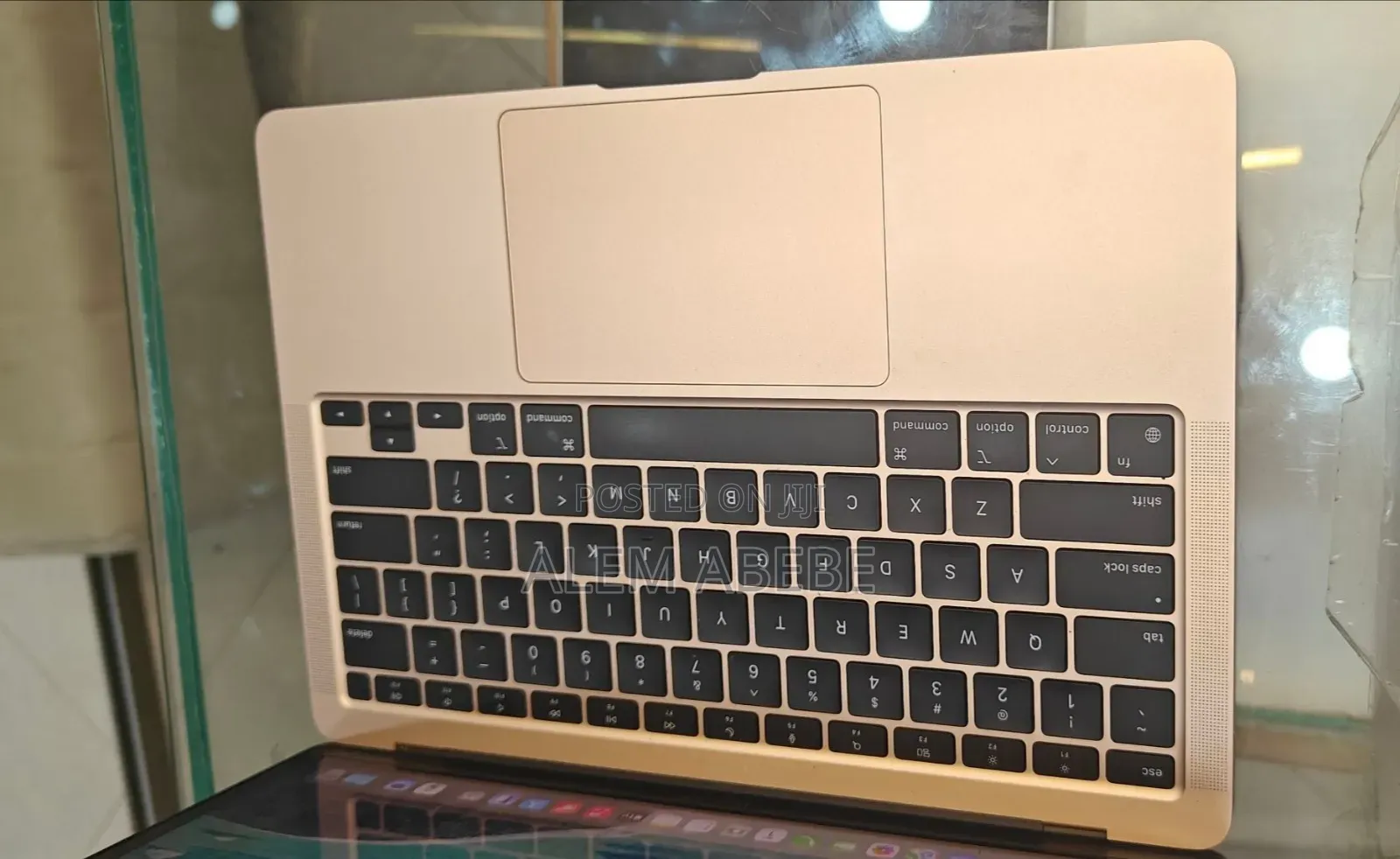 New Laptop Apple MacBook Air 2020 M1 8GB Apple M1 SSD 256GB
