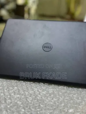 New Laptop Dell Vostro 3520 8GB Intel Core i5 HDD 1T