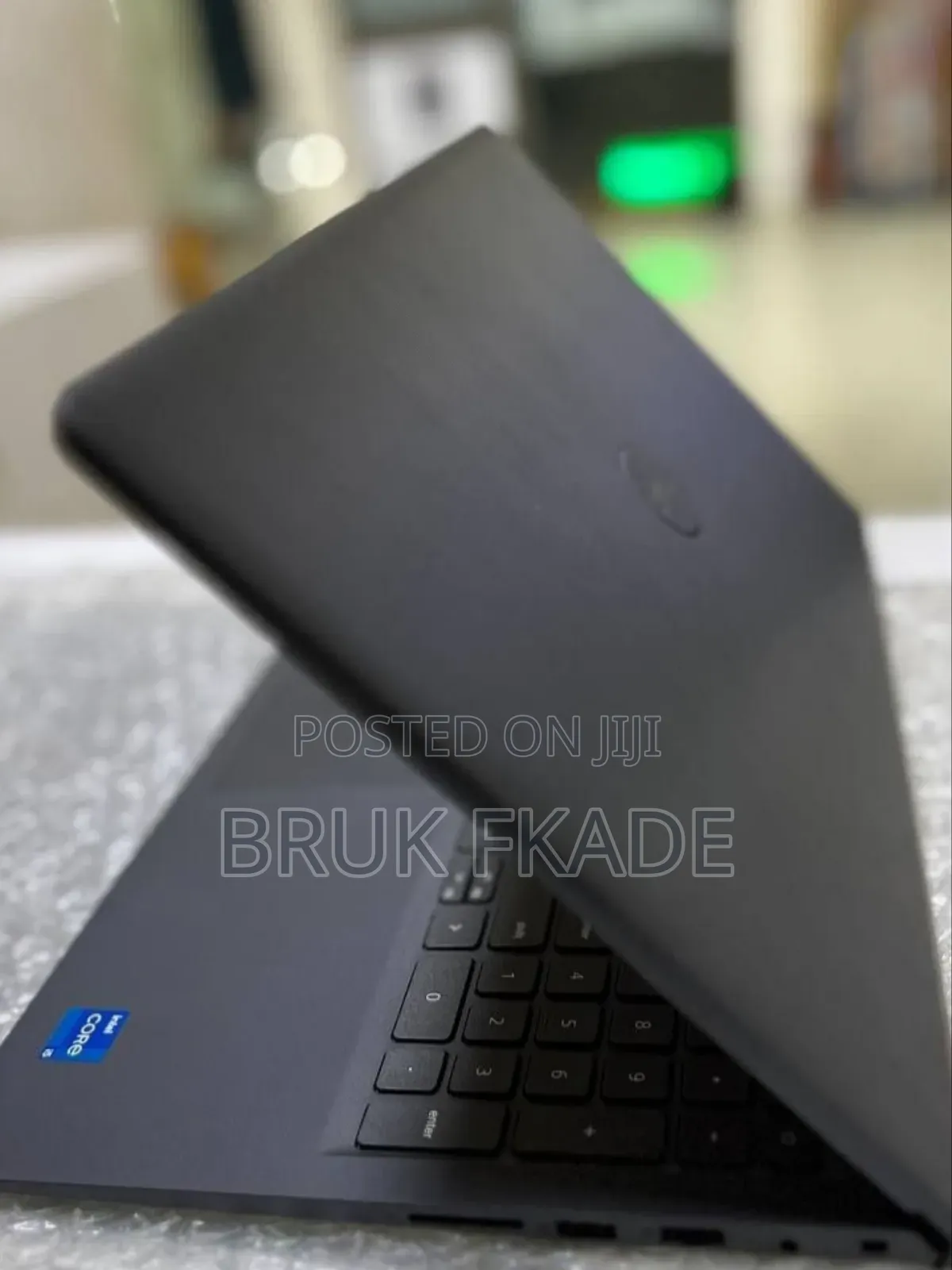 New Laptop Dell Vostro 3520 8GB Intel Core i5 HDD 1T