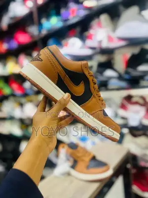 Nike Air Jordan 1 Low Se Flax /Baroque Brown Fashion Sneaker