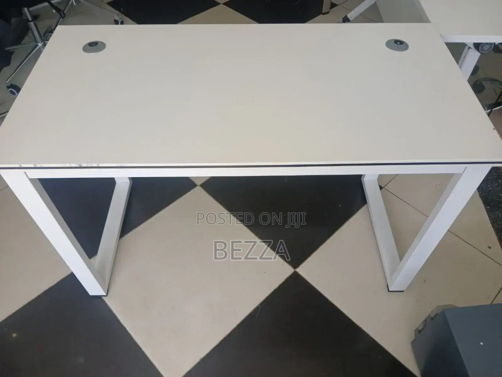 Quality Imported White Office Table(Size 1.20 Cm)